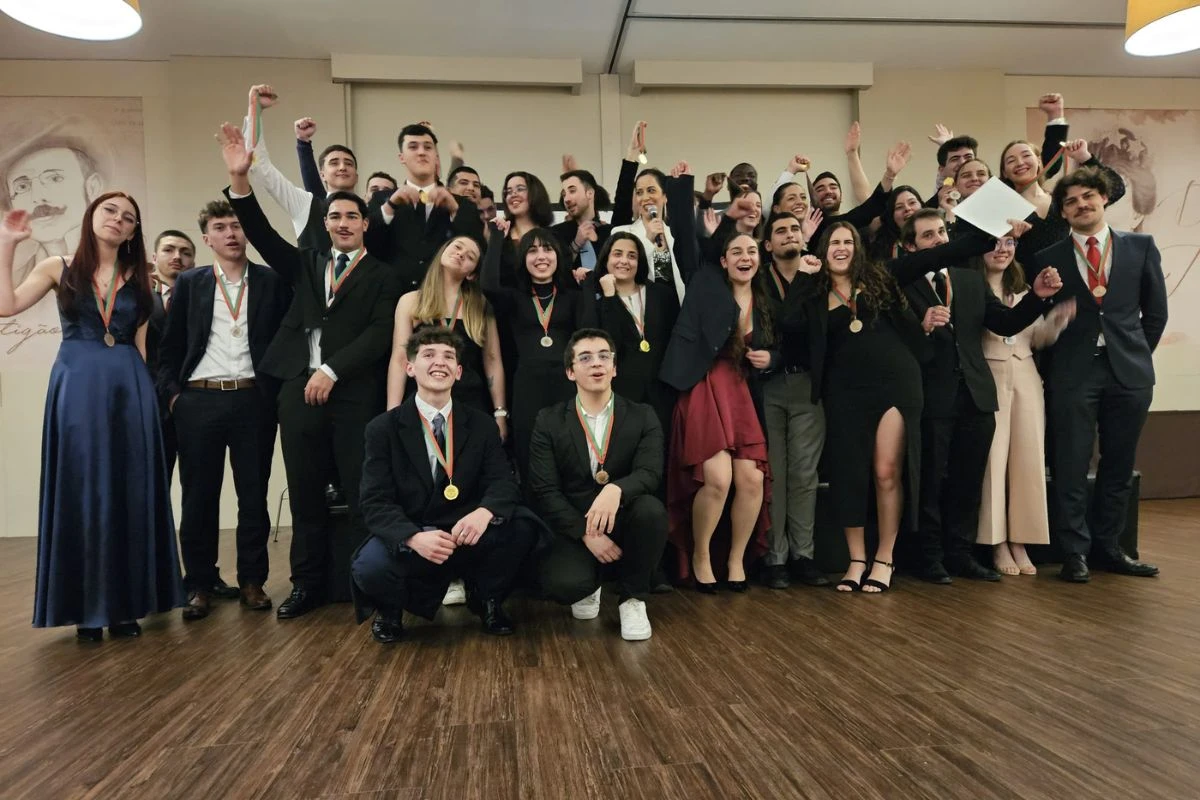 Alunos da Escola de Hotelaria e Turismo do Oeste conquistam duas medalhas de Ouro e uma medalha de Prata no Concurso Nacional Interescolas.