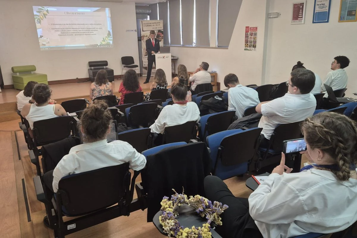 Alunos finalistas da Escola de Hotelaria e Turismo do Oeste apresentam projetos criativos nas Provas de Avaliação em Turismo
