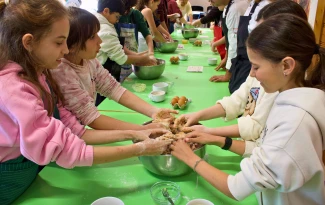 Oficinas “Mini Chefes da Páscoa” promovem criatividade e aprendizagem na EHTVRSA