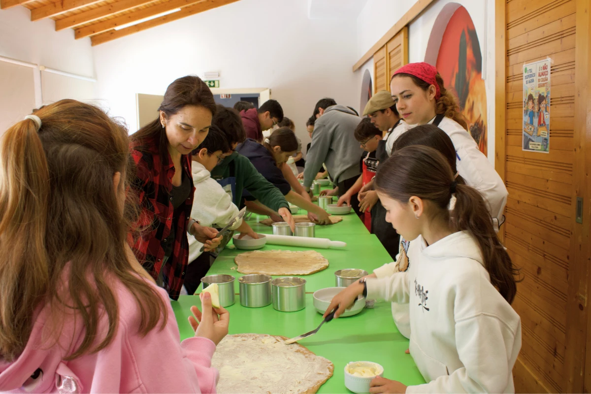 Oficinas “Mini Chefes da Páscoa” promovem criatividade e aprendizagem na EHTVRSA