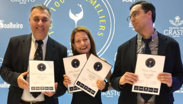 Formandos e profissionais do Curso de Escanção da EHTL em destaque no TOP 100 Sommeliers